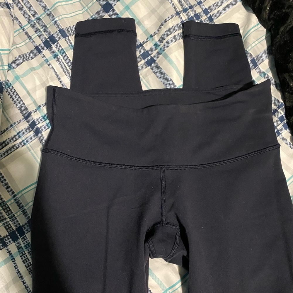 Lululemon size 4 navy leggings